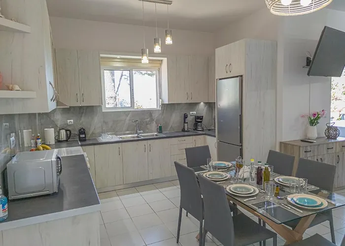 Lampros House In The Countryside